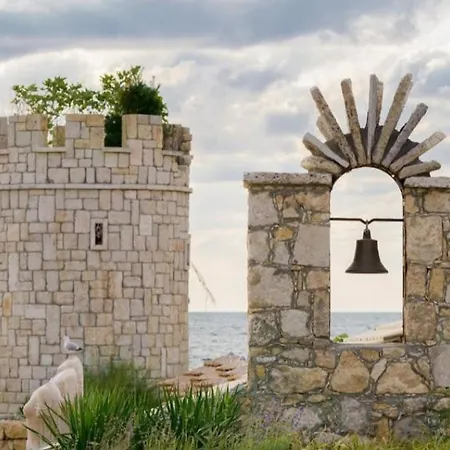 Carpe Palace * Saints Constantine and Helena